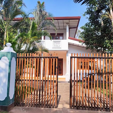 Sithu Guesthouse Bentota Buitenkant foto